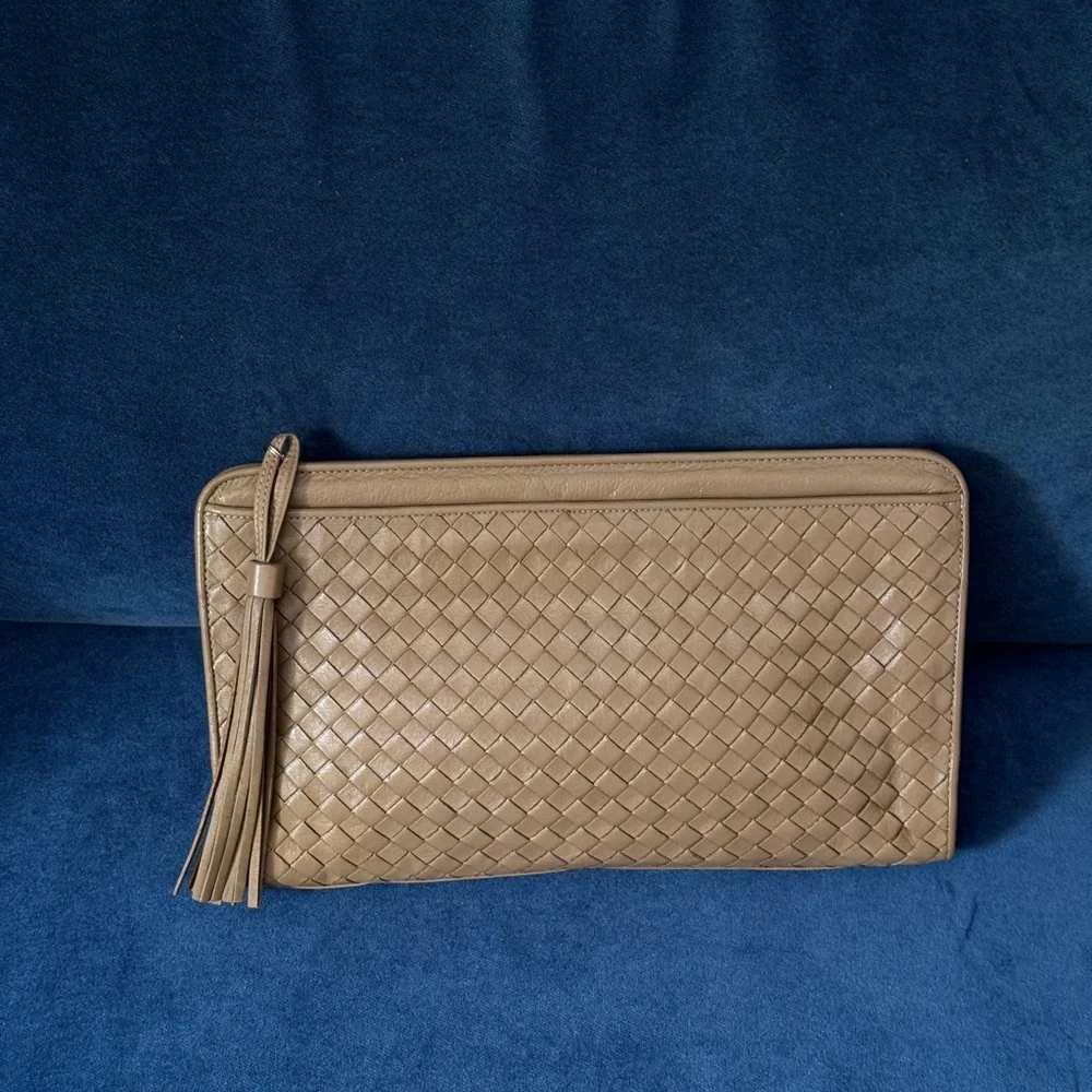 Saks Fifth Avenue Women’s‎ Woven leather Clutch bag.